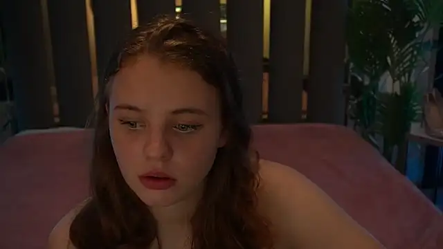 Snapshot of SnowWhiti chatting on 10.18.25 SnowWhiti online show from 10.18.25