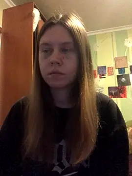 Snapshot of LunaVirelle chatting on 10.21.25 LunaVirelle online show from 10.21.25