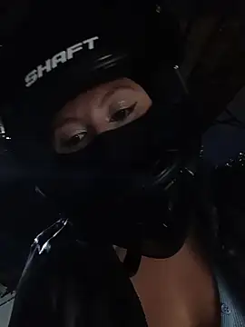 Snapshot of Scarlet_Aura chatting on 11.05.25 Scarlet Aura online show from 11.05.25