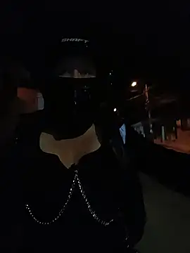 Snapshot of Scarlet_Aura chatting on 11.08.25 Scarlet Aura online show from 11.08.25