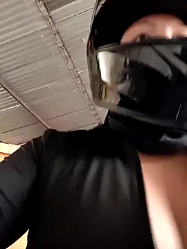 Snapshot of Scarlet_Aura chatting on 11.19.25 Scarlet Aura online show from 11.19.25