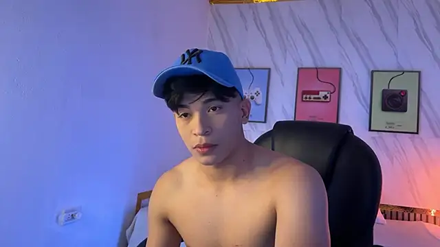 Snapshot of David_Nova chatting on 11.08.25 David Nova online show from 11.08.25