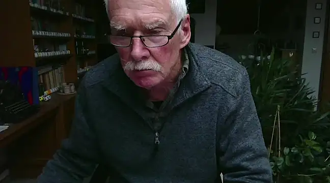 Snapshot of super-snoopy chatting on 12.26.24 super-snoopy online show from 12.26.24