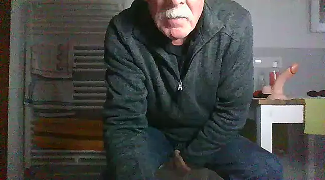 Snapshot of super-snoopy chatting on 01.12.25 super-snoopy online show from 01.12.25