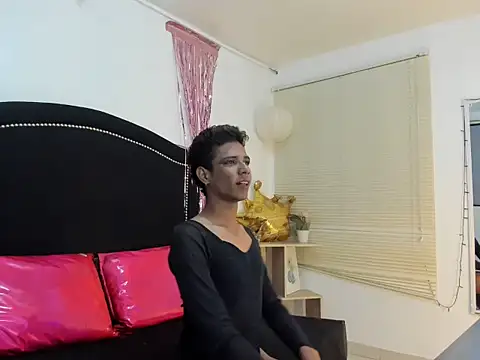 Snapshot of Nezuko__tanyi chatting on 10.17.25 Nezuko  tanyi online show from 10.17.25