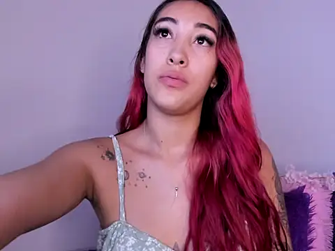 Snapshot of HeidyRousse chatting on 11.14.25 HeidyRousse online show from 11.14.25