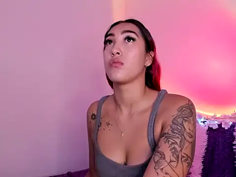 Snapshot of HeidyRousse chatting on 11.15.25 HeidyRousse online show from 11.15.25