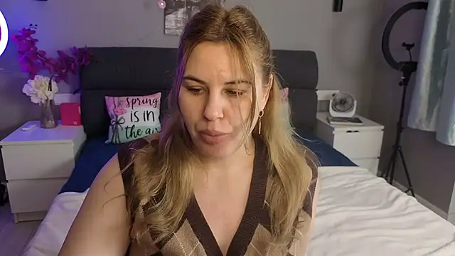 Snapshot of Passion-Blondy chatting on 05.11.26 Passion-Blondy online show from 05.11.26