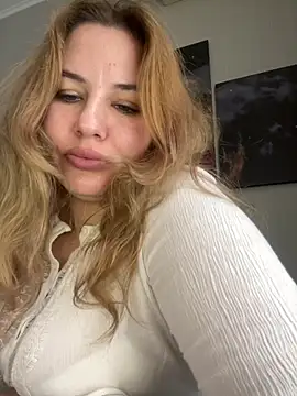 Snapshot of Passion-Blondy chatting on 06.24.26 Passion-Blondy online show from 06.24.26