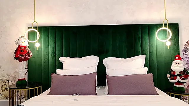 ClaireMathis online show from 12.05.25