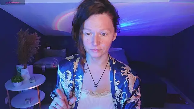 Snapshot of AuroraBorealis__ chatting on 10.16.25 AuroraBorealis   online show from 10.16.25