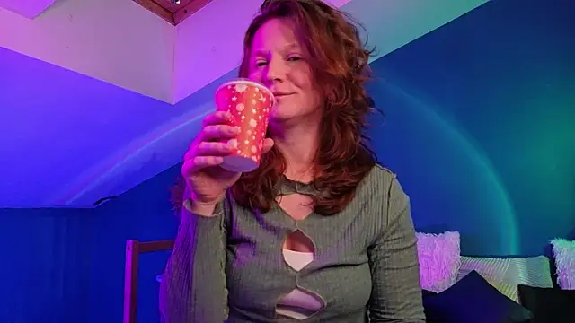 Snapshot of AuroraBorealis__ chatting on 12.18.25 AuroraBorealis online show from 12.18.25