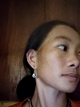 Snapshot of gio-thu chatting on 10.08.25 gio-thu online show from 10.08.25