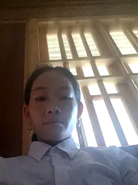 Snapshot of gio-thu chatting on 10.09.25 gio-thu online show from 10.09.25