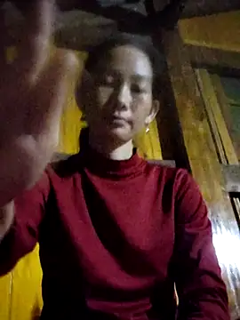 Snapshot of gio-thu chatting on 10.09.25 gio-thu online show from 10.09.25