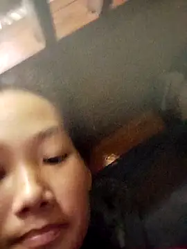 Snapshot of gio-thu chatting on 10.10.25 gio-thu online show from 10.10.25