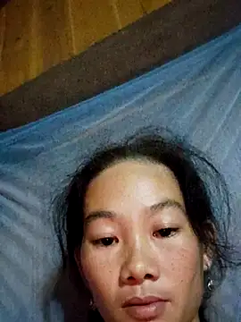 Snapshot of gio-thu chatting on 10.10.25 gio-thu online show from 10.10.25