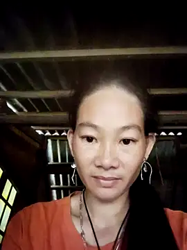 Snapshot of gio-thu chatting on 10.14.25 gio-thu online show from 10.14.25