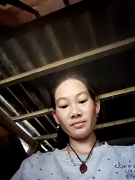 Snapshot of gio-thu chatting on 10.17.25 gio-thu online show from 10.17.25