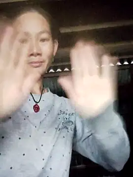 Snapshot of gio-thu chatting on 10.18.25 gio-thu online show from 10.18.25