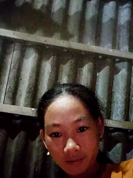 Snapshot of gio-thu chatting on 10.20.25 gio-thu online show from 10.20.25