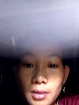 Snapshot of gio-thu chatting on 10.21.25 gio-thu online show from 10.21.25