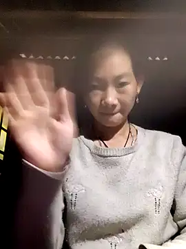 Snapshot of gio-thu chatting on 10.22.25 gio-thu online show from 10.22.25