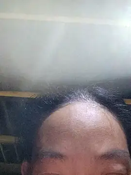 Snapshot of gio-thu chatting on 10.25.25 gio-thu online show from 10.25.25