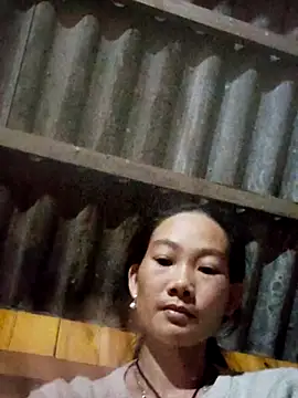 Snapshot of gio-thu chatting on 10.25.25 gio-thu online show from 10.25.25