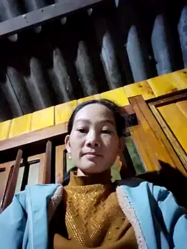 Snapshot of gio-thu chatting on 11.03.25 gio-thu online show from 11.03.25