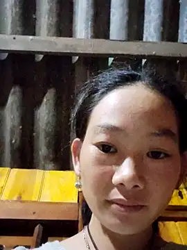 Snapshot of gio-thu chatting on 11.06.25 gio-thu online show from 11.06.25