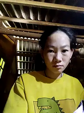 Snapshot of gio-thu chatting on 11.07.25 gio-thu online show from 11.07.25