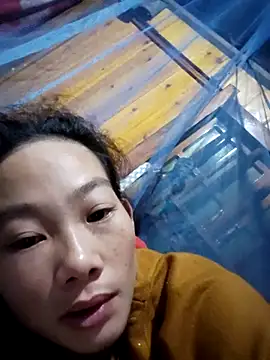 Snapshot of gio-thu chatting on 11.09.25 gio-thu online show from 11.09.25