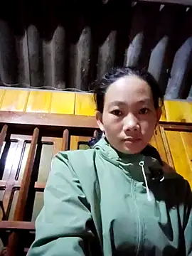 Snapshot of gio-thu chatting on 11.11.25 gio-thu online show from 11.11.25