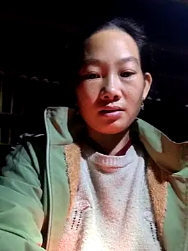 Snapshot of gio-thu chatting on 11.12.25 gio-thu online show from 11.12.25