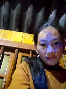 Snapshot of gio-thu chatting on 11.12.25 gio-thu online show from 11.12.25