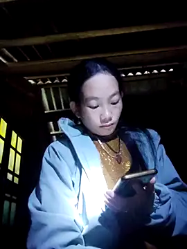 Snapshot of gio-thu chatting on 11.13.25 gio-thu online show from 11.13.25