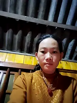 Snapshot of gio-thu chatting on 11.13.25 gio-thu online show from 11.13.25