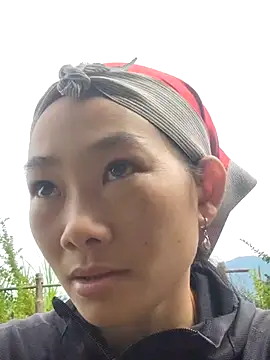 Snapshot of gio-thu chatting on 11.16.25 gio-thu online show from 11.16.25