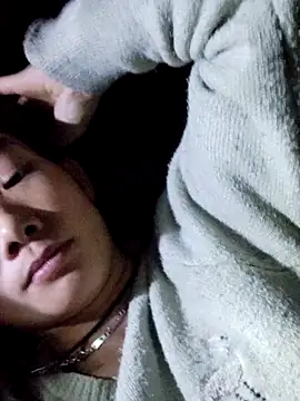 Snapshot of gio-thu chatting on 11.18.25 gio-thu online show from 11.18.25