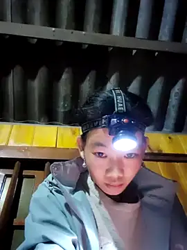 Snapshot of gio-thu chatting on 11.18.25 gio-thu online show from 11.18.25