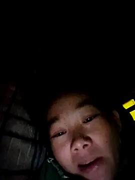 Snapshot of gio-thu chatting on 11.20.25 gio-thu online show from 11.20.25