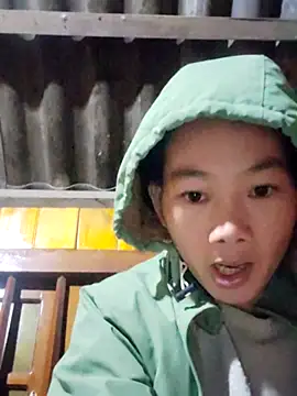 Snapshot of gio-thu chatting on 11.20.25 gio-thu online show from 11.20.25