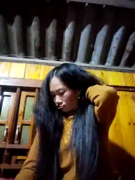 Snapshot of gio-thu chatting on 11.21.25 gio-thu online show from 11.21.25