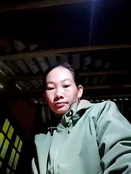 Snapshot of gio-thu chatting on 11.22.25 gio-thu online show from 11.22.25