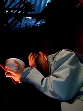 Snapshot of gio-thu chatting on 11.23.25 gio-thu online show from 11.23.25