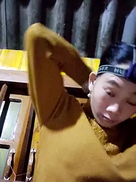 Snapshot of gio-thu chatting on 11.23.25 gio-thu online show from 11.23.25