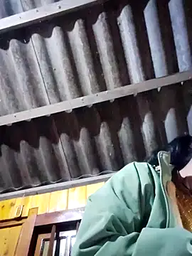 Snapshot of gio-thu chatting on 11.24.25 gio-thu online show from 11.24.25