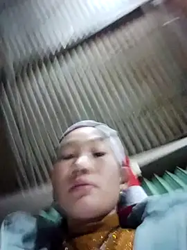 Snapshot of gio-thu chatting on 11.25.25 gio-thu online show from 11.25.25