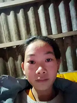 Snapshot of gio-thu chatting on 11.29.25 gio-thu online show from 11.29.25